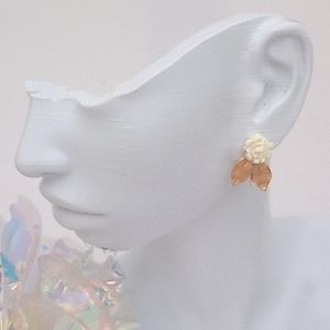 Vtg Carved Rose Earrings